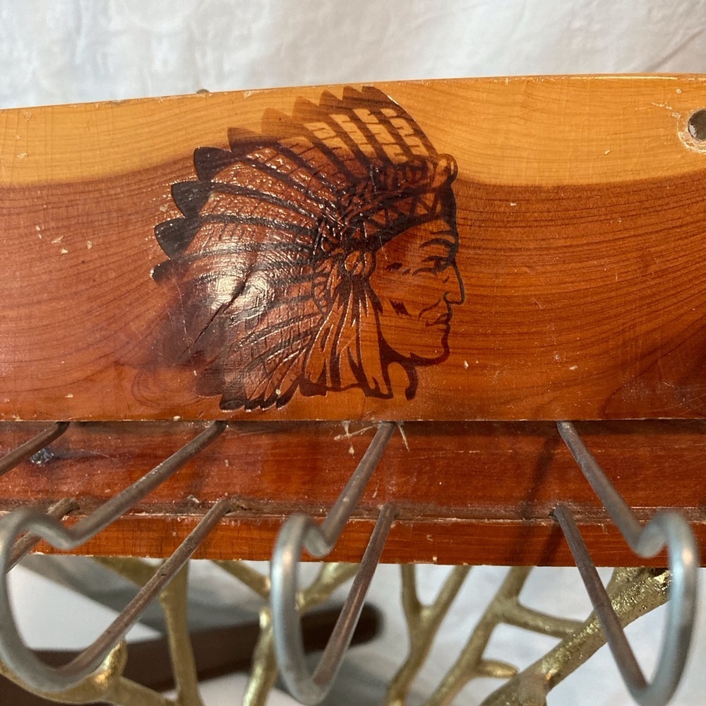 Belt/Scarf/Tie Hanger Amer. Cedar Wood Chief Image/Motif Wood  Plank 8 Hangers